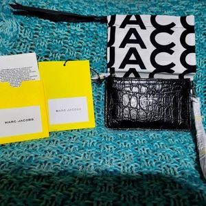 MARC JACOBS THE SLIM 84 CROC-EMBOSSED TOP ZIP WRISTLET